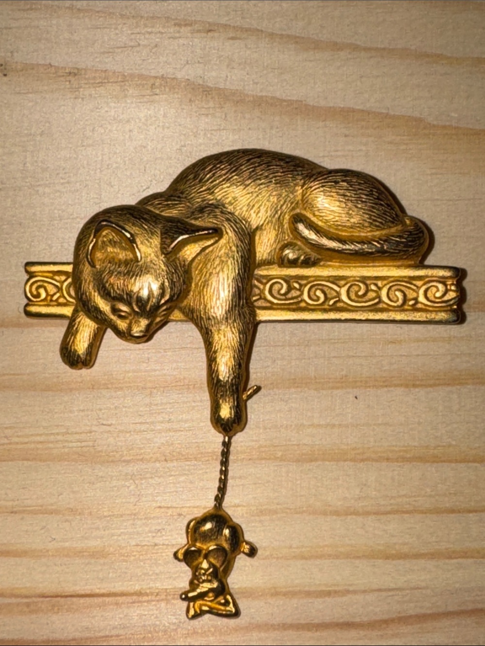 JJ Jonette Vintage 1980s Cat And A Fish Gold Tone Articulated Brooch 2.5"
